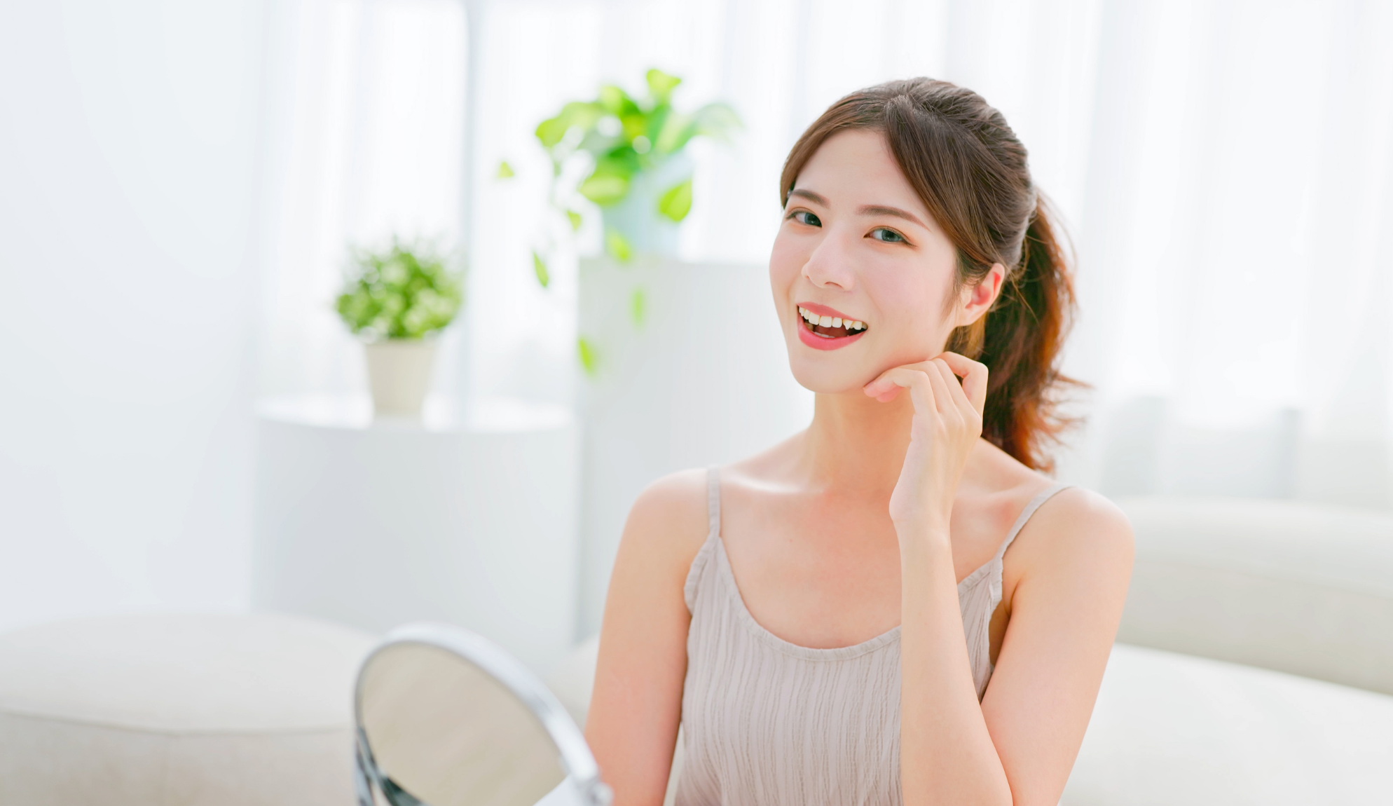 Kem nghệ không màu thường tập trung vào việc làm sáng và đều màu da